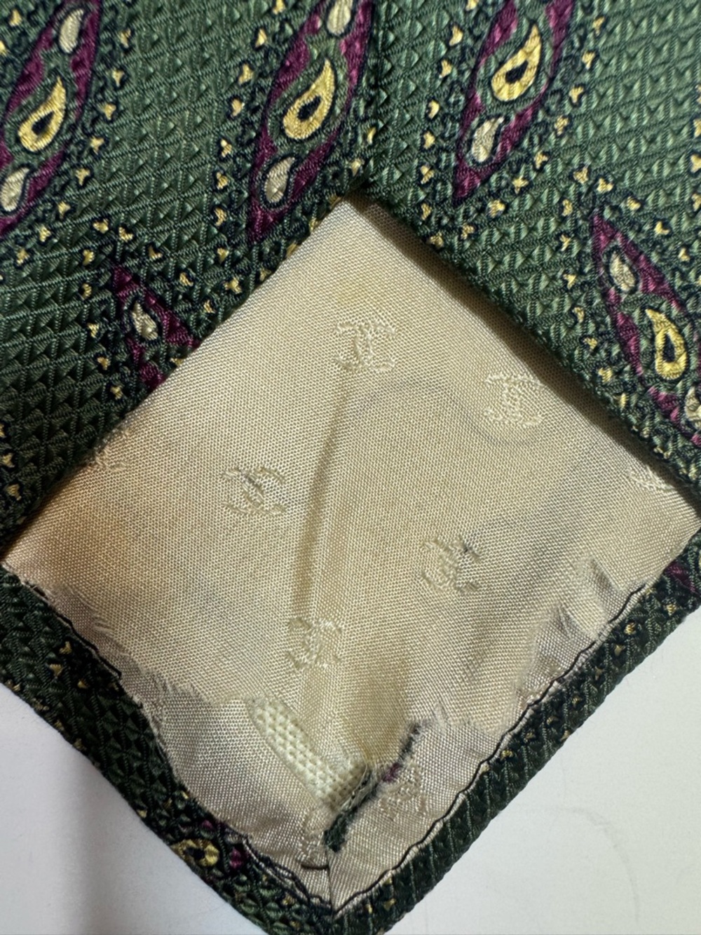 Chanel Men's Green Patterned Paisley Silk Tie - Picture 6 of 6